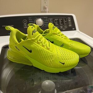 Women’s Nike 270s. New!